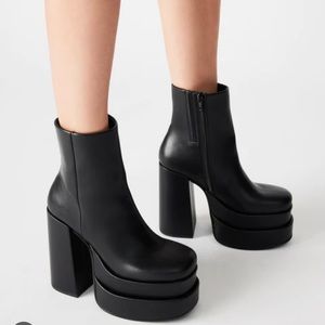 Steve Madden boots- brand new